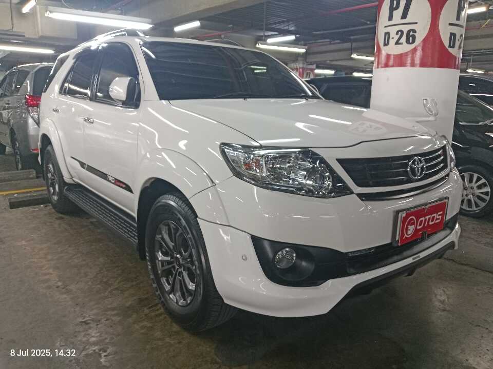 2015 Toyota Fortuner 2.7 G Luxury - Foto 1 dari 6