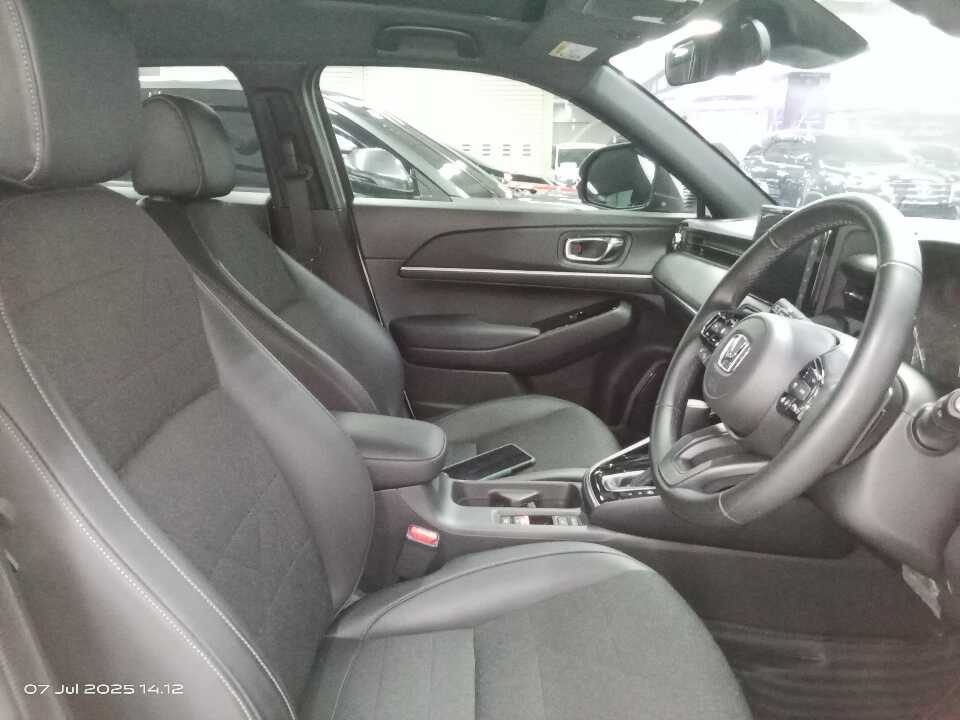 Foto Mobil Bekas Kabin Depan Honda HR-V 1.5 SE tahun 2023
