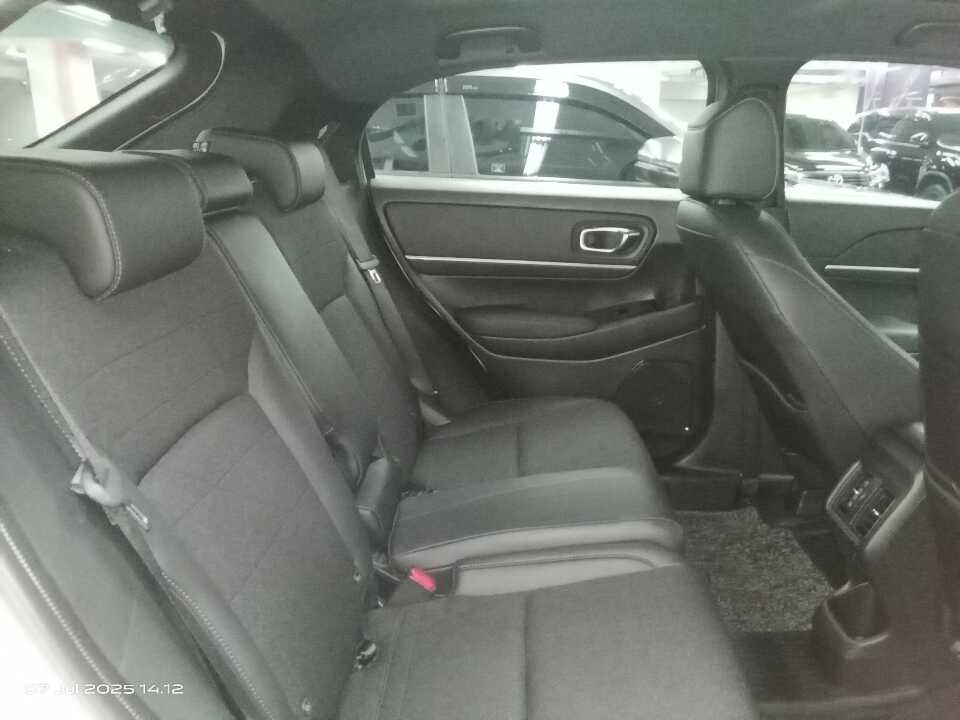 Foto Mobil Bekas Kabin Belakang Honda HR-V 1.5 SE tahun 2023