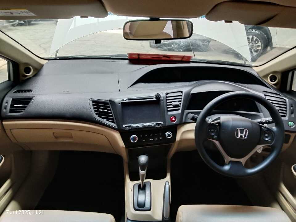 Foto Mobil Bekas Dashboard Honda Civic 1.8 FB tahun 2015