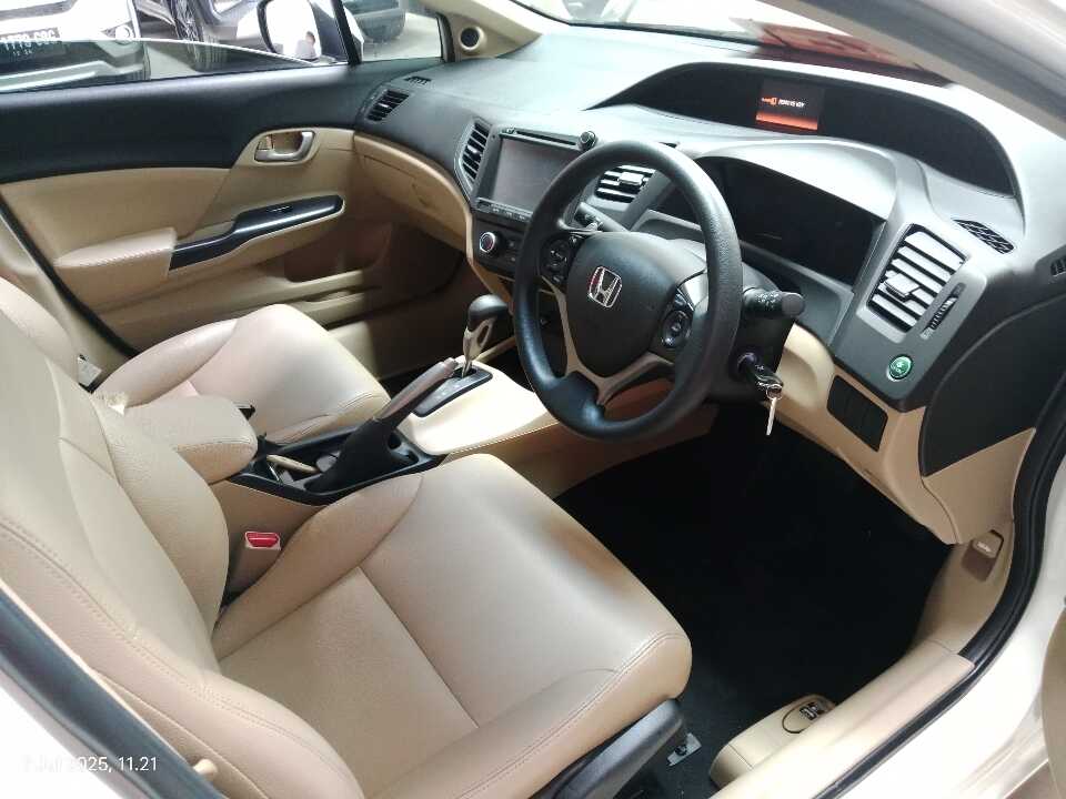 Foto Mobil Bekas Kabin Depan Honda Civic 1.8 FB tahun 2015