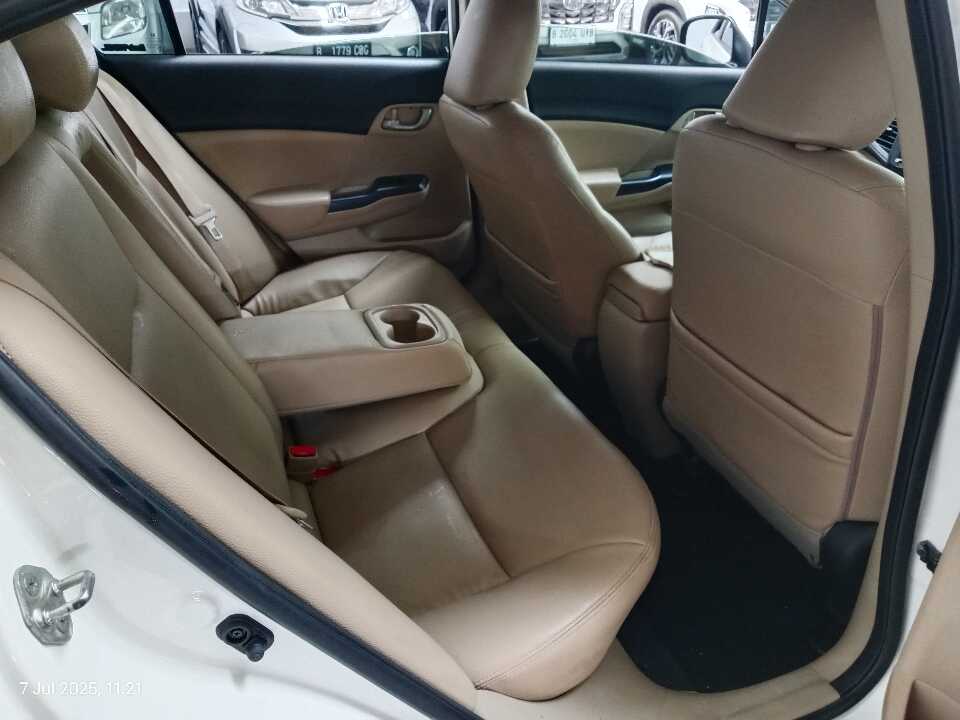 Foto Mobil Bekas Kabin Belakang Honda Civic 1.8 FB tahun 2015