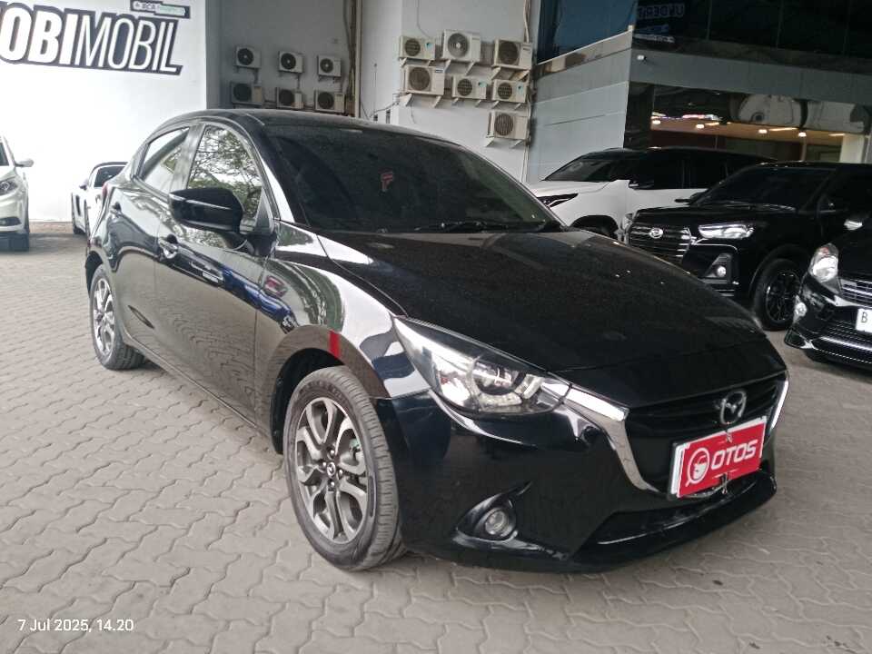 2015 Mazda 2 1.5 Skyactiv - Foto 1 dari 9