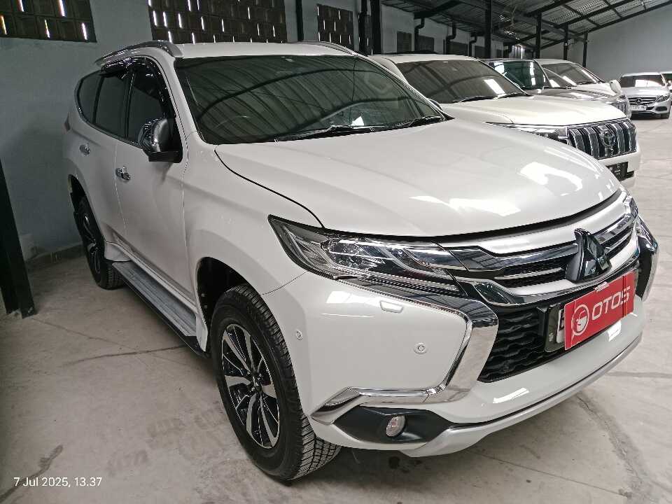 2017 Mitsubishi Pajero Sport 2.4 Dakar Ultimate - Foto 1 dari 6