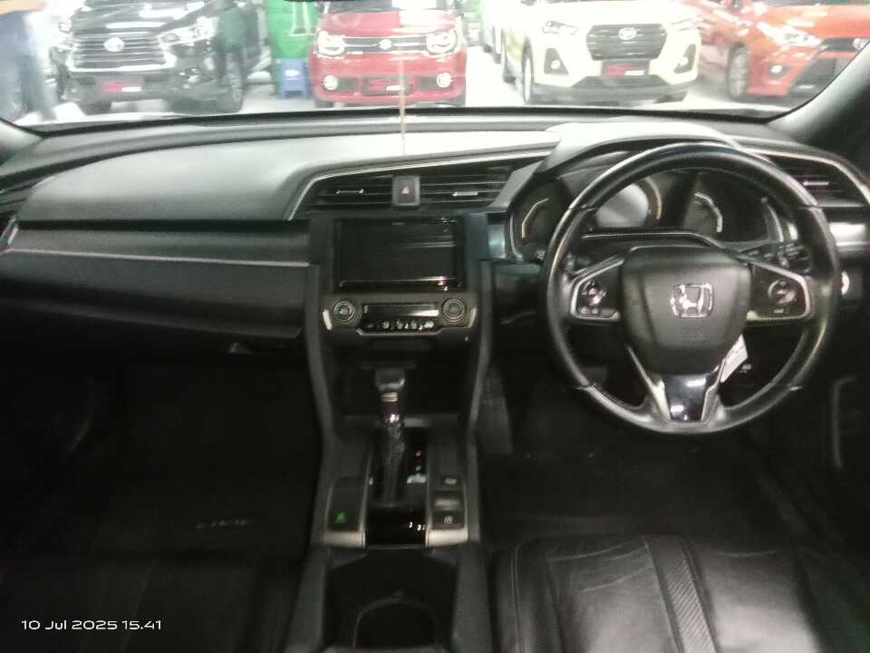 Foto Mobil Bekas Dashboard Honda Civic 1.5 Turbo tahun 2018