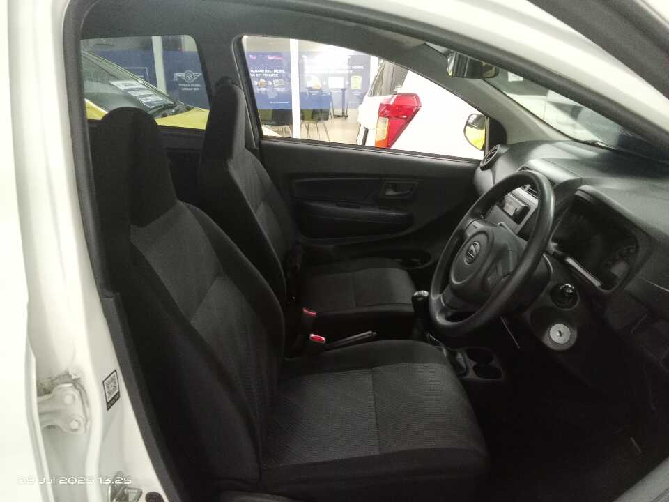 Foto Mobil Bekas Kabin Depan Daihatsu Ayla 1.0 D+ tahun 2022