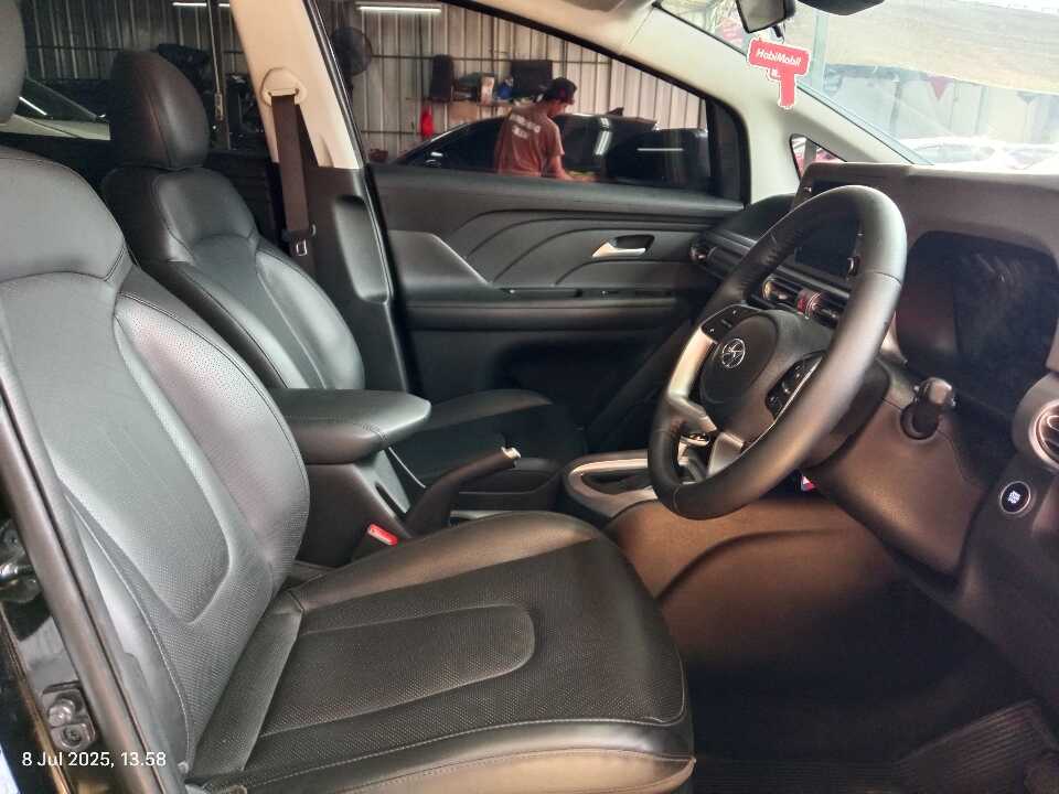 Foto Mobil Bekas Kabin Depan Hyundai Stargazer 1.5 Prime tahun 2022