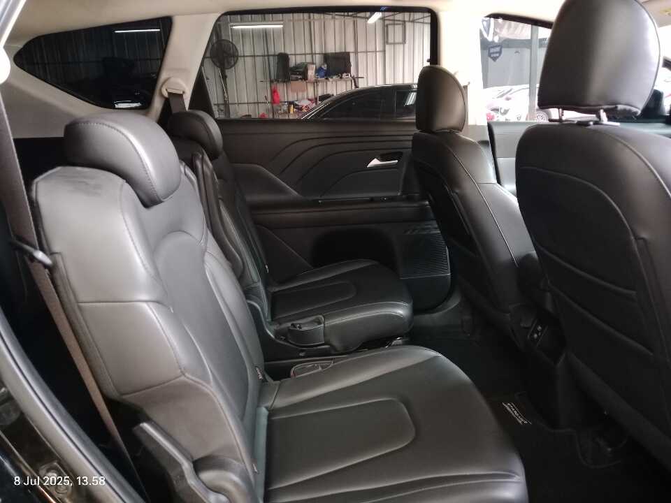 Foto Mobil Bekas Kabin Belakang Hyundai Stargazer 1.5 Prime tahun 2022