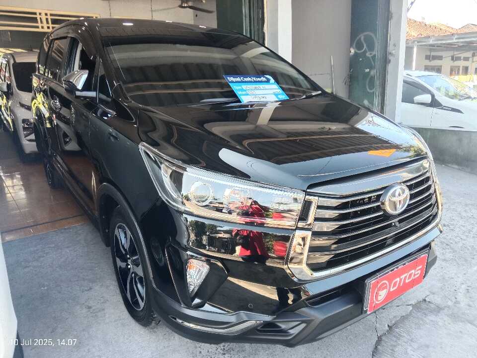 2021 Toyota Kijang Innova 2.4 Venturer - Foto 1 dari 6