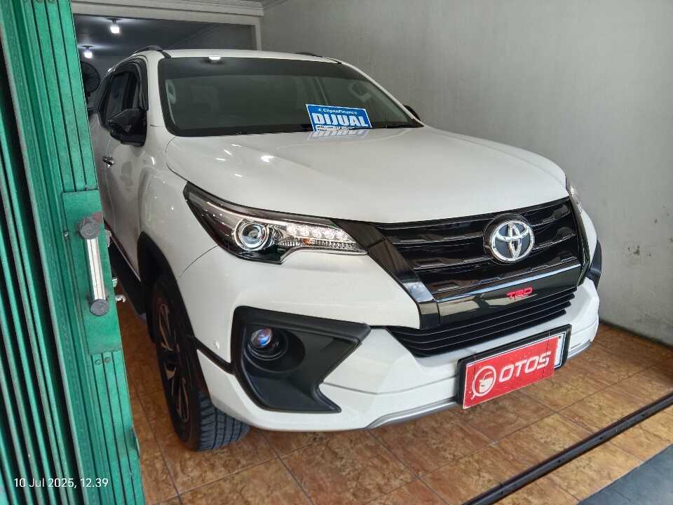 2019 Toyota Fortuner 2.4 4X2 VRZ TRD - Foto 1 dari 6