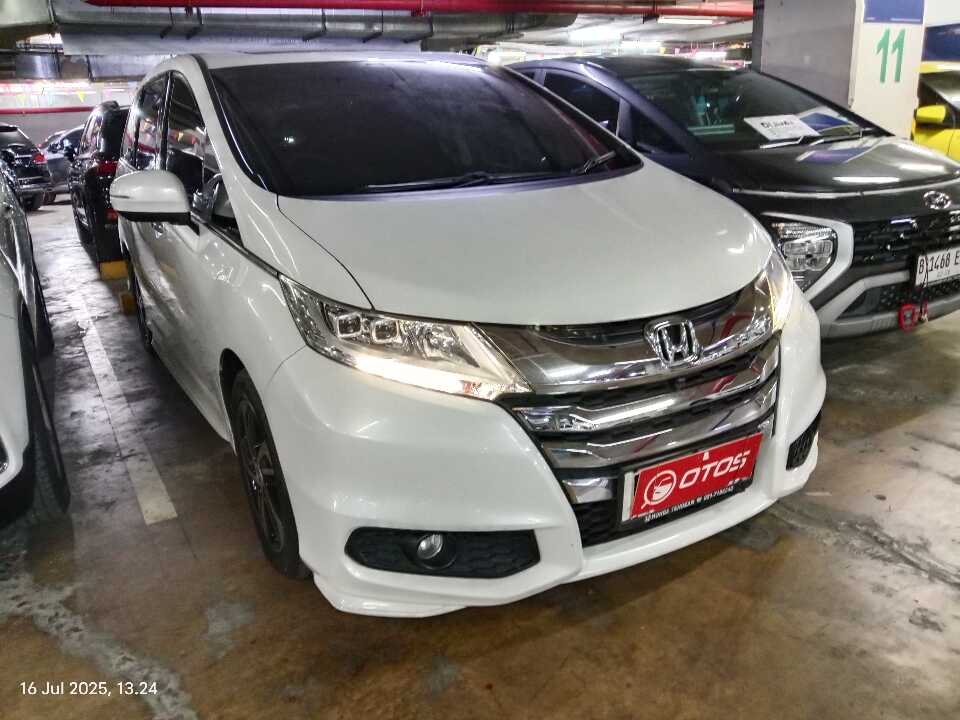 2013 Honda Odyssey 2.4 E - Foto 1 dari 6