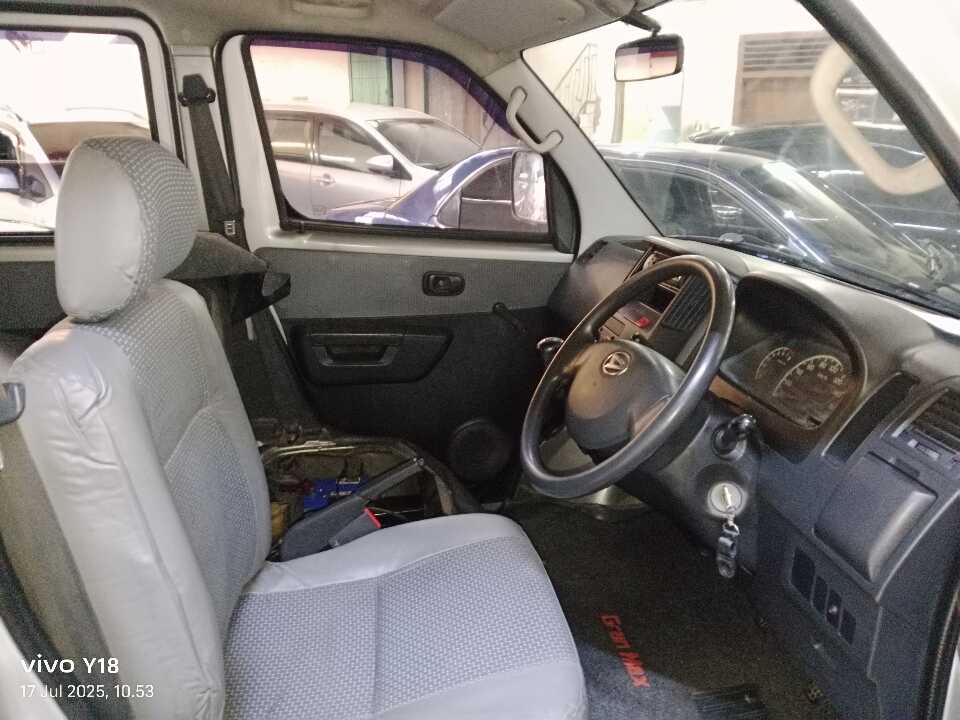 Foto Mobil Bekas Kabin Depan Daihatsu Gran Max 1.5 D tahun 2015