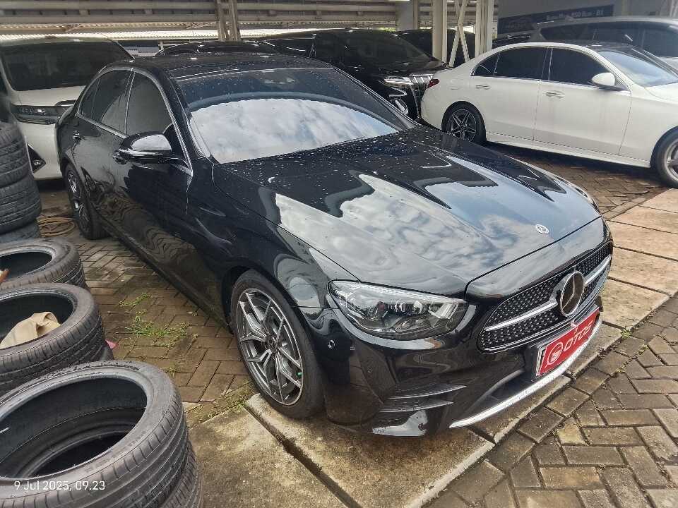 2023 Mercedes-Benz E300 2.0 - Foto 1 dari 6