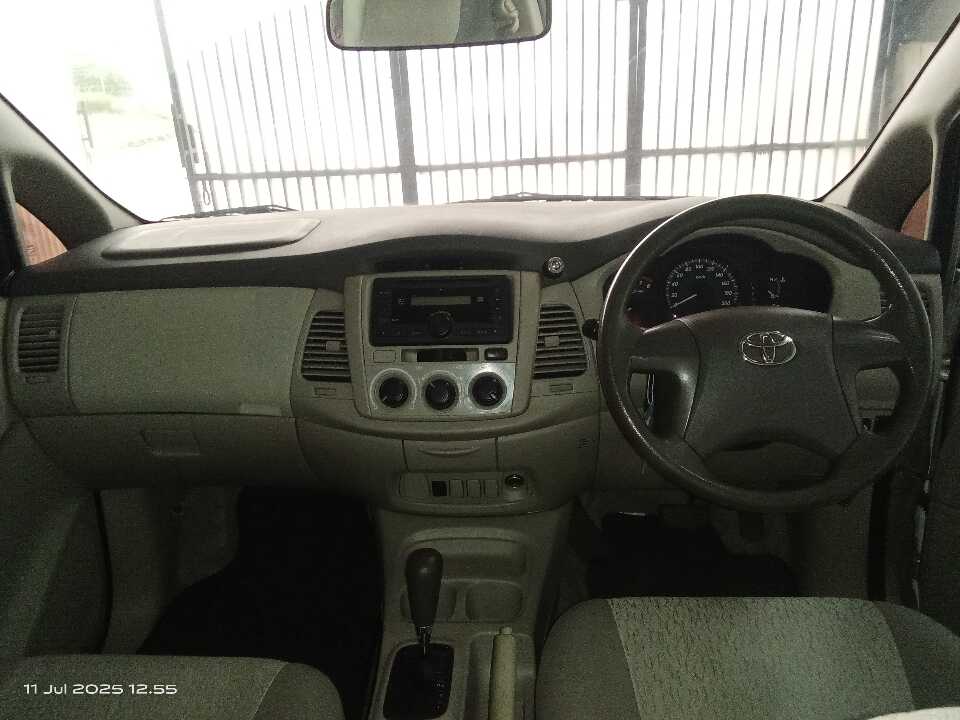 Foto Mobil Bekas Dashboard Toyota Innova 2.0 E tahun 2013