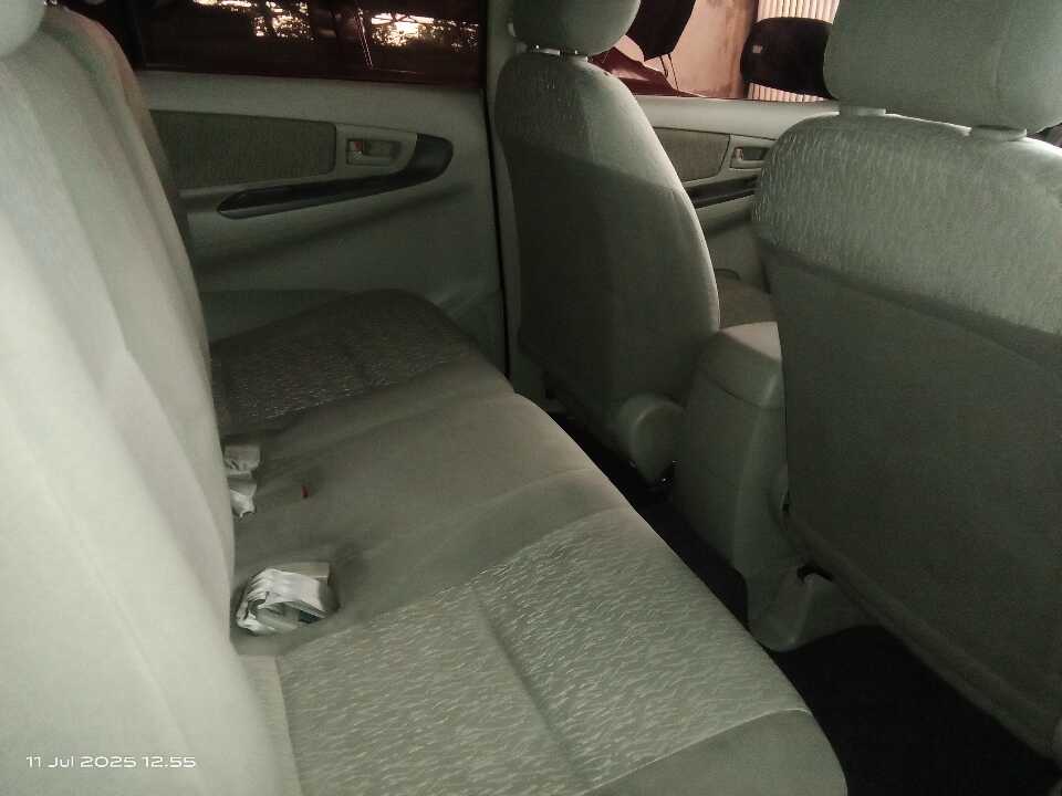 Foto Mobil Bekas Kabin Belakang Toyota Innova 2.0 E tahun 2013