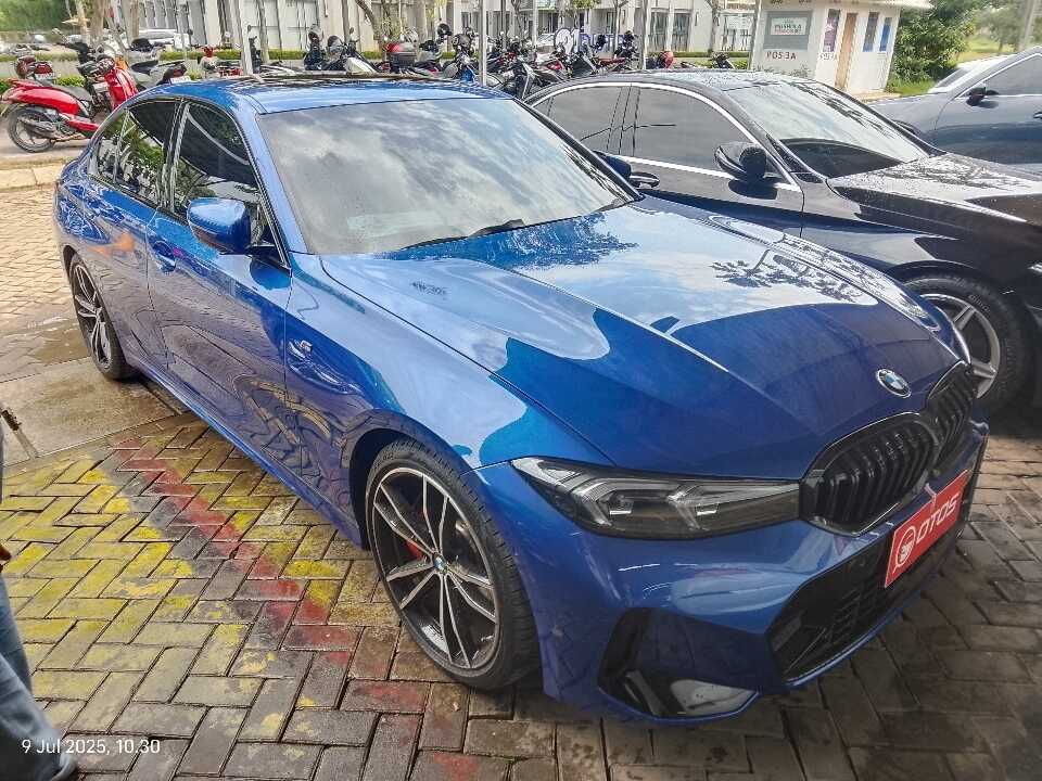 2023 BMW 330i 2.0 - Foto 1 dari 6