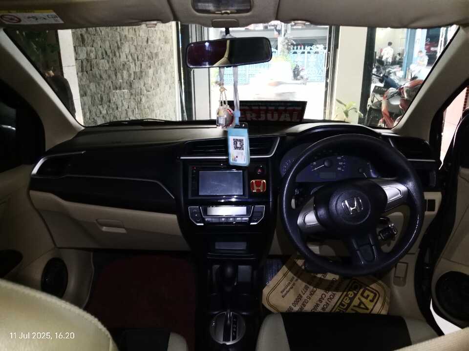 Foto Mobil Bekas Dashboard Honda Mobilio 1.5 E tahun 2016