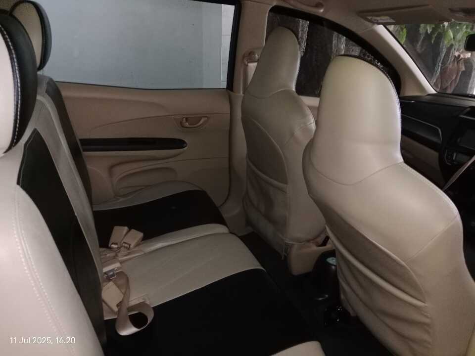 Foto Mobil Bekas Kabin Belakang Honda Mobilio 1.5 E tahun 2016