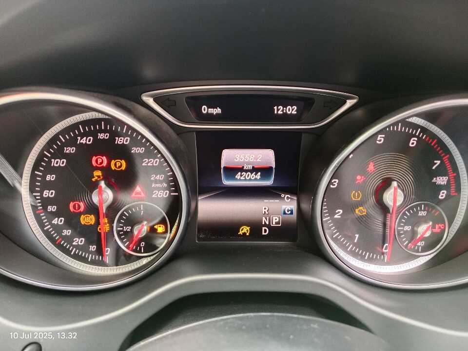Foto Mobil Bekas Odometer Mercedes-Benz GLA200 1.6 AMG tahun 2019