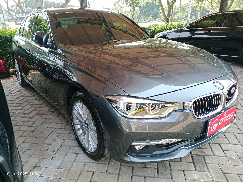 2018 BMW 320i 2.0 Luxury - Foto 1 dari 6