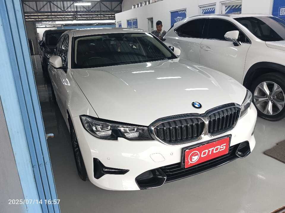 2021 BMW 320i 2.0 - Foto 1 dari 6