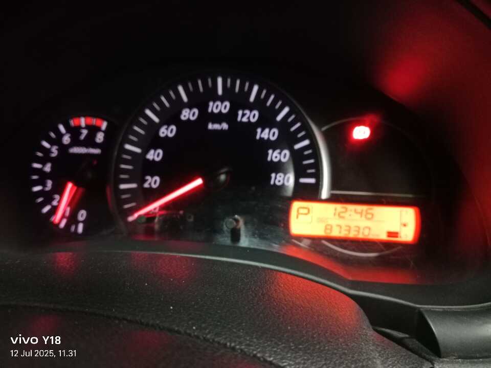 Foto Mobil Bekas Odometer Nissan March 1.2 tahun 2015