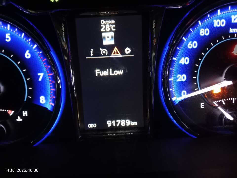 Foto Mobil Bekas Odometer Toyota Camry 2.5 V tahun 2015