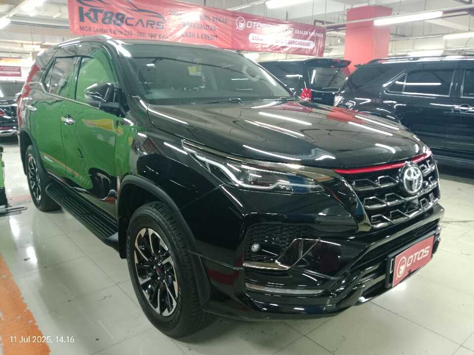 2021 Toyota Fortuner 2.4 4X2 VRZ - Foto 1 dari 6