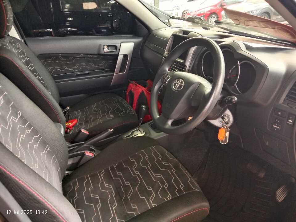 Foto Mobil Bekas Kabin Depan Toyota Rush 1.5 G tahun 2015