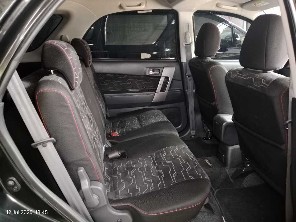 Foto Mobil Bekas Kabin Belakang Toyota Rush 1.5 G tahun 2015