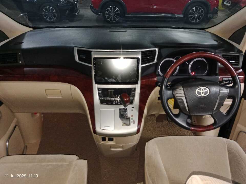 Foto Mobil Bekas Dashboard Toyota Alphard 2.4 tahun 2010