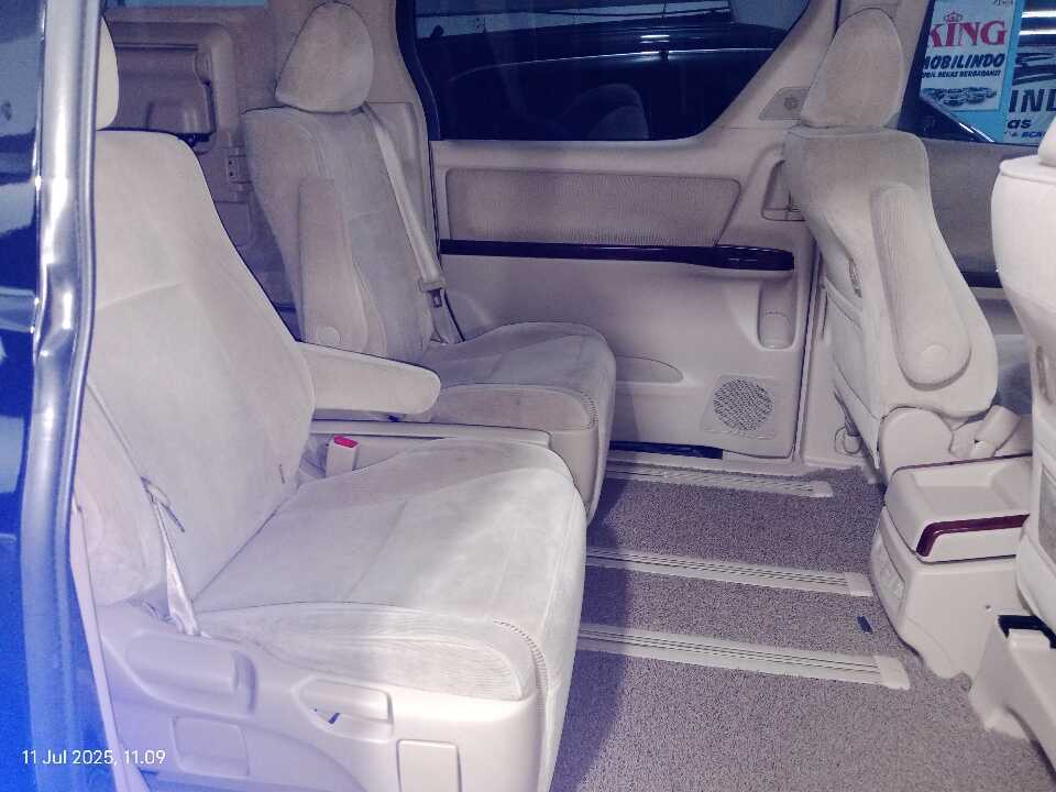 Foto Mobil Bekas Kabin Belakang Toyota Alphard 2.4 tahun 2010