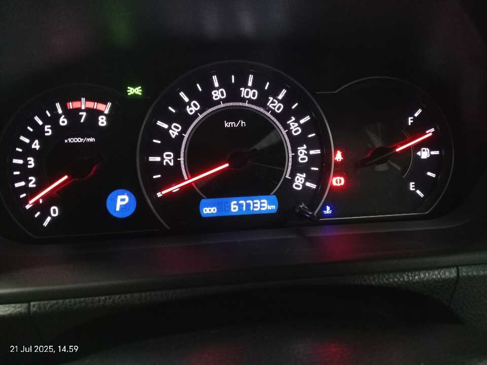 Foto Mobil Bekas Odometer Toyota Voxy 2.0 tahun 2018