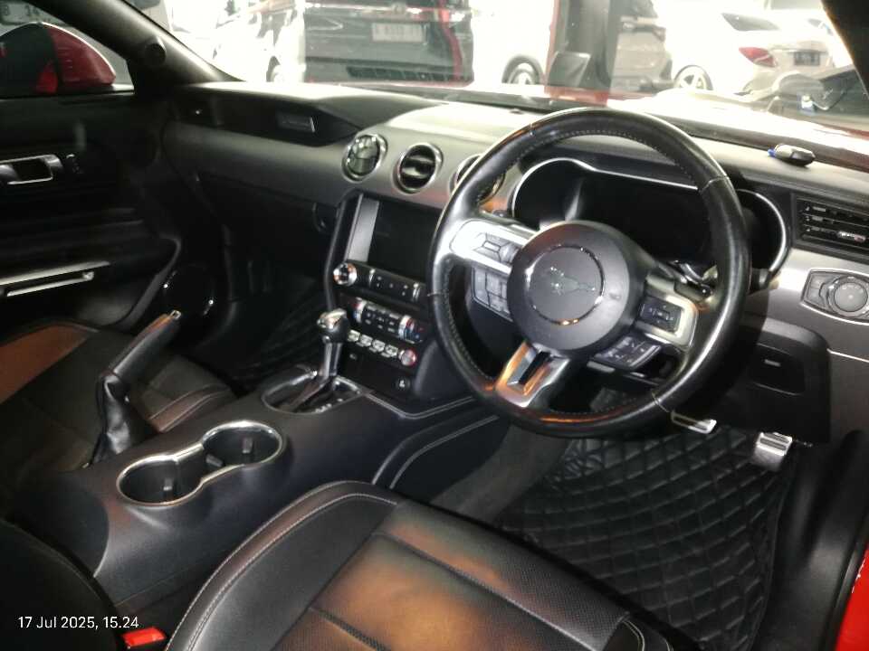 Foto Mobil Bekas Dashboard Ford Mustang 2.3 tahun 2018