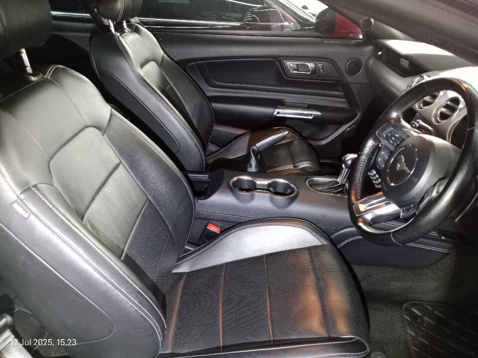 Foto Mobil Bekas Kabin Depan Ford Mustang 2.3 tahun 2018