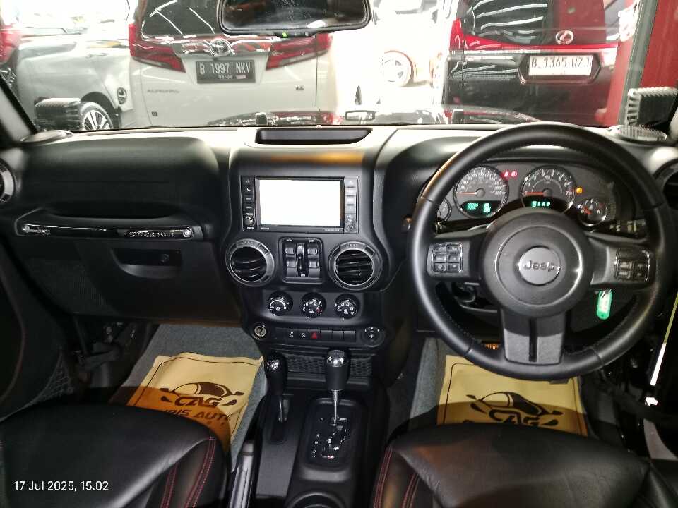 Foto Mobil Bekas Dashboard Jeep Wrangler 3.0 tahun 2015