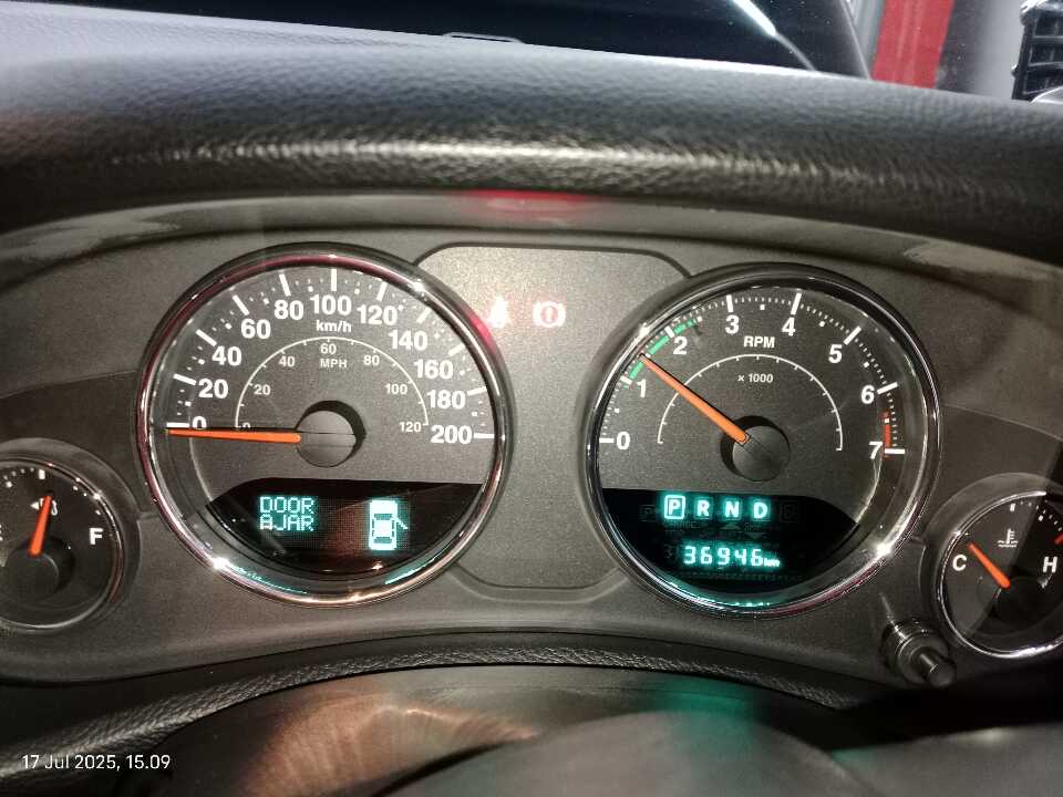 Foto Mobil Bekas Odometer Jeep Wrangler 3.0 tahun 2015