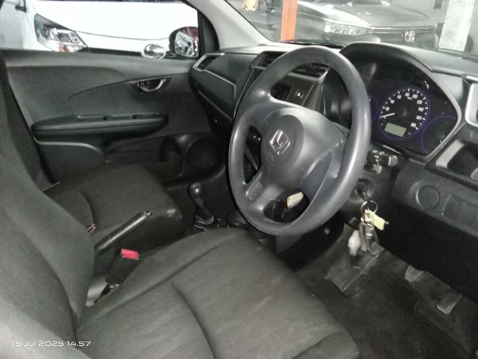 Foto Mobil Bekas Kabin Depan Honda Mobilio 1.5 S tahun 2018
