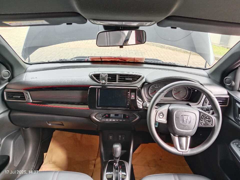 Foto Mobil Bekas Dashboard Honda WR-V 1.5 RS tahun 2024