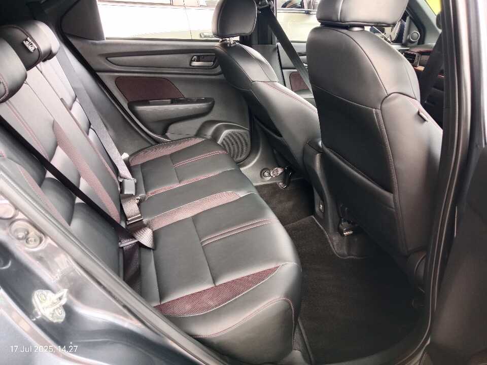 Foto Mobil Bekas Kabin Belakang Honda WR-V 1.5 RS tahun 2024