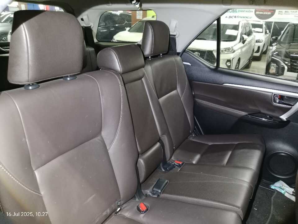 Foto Mobil Bekas Kabin Belakang Toyota Fortuner 2.4 4X2 VRZ tahun 2016
