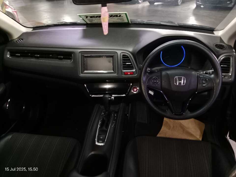 Foto Mobil Bekas Dashboard Honda HR-V 1.5 tahun 2016