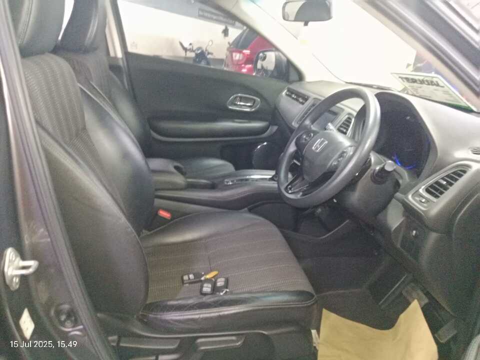 Foto Mobil Bekas Kabin Depan Honda HR-V 1.5 tahun 2016