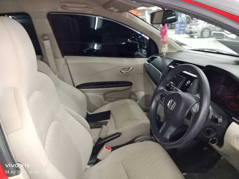 Foto Mobil Bekas Kabin Depan Honda Brio 1.2 Satya E tahun 2018