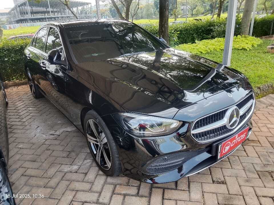 2023 Mercedes-Benz C200 1.5 - Foto 1 dari 6