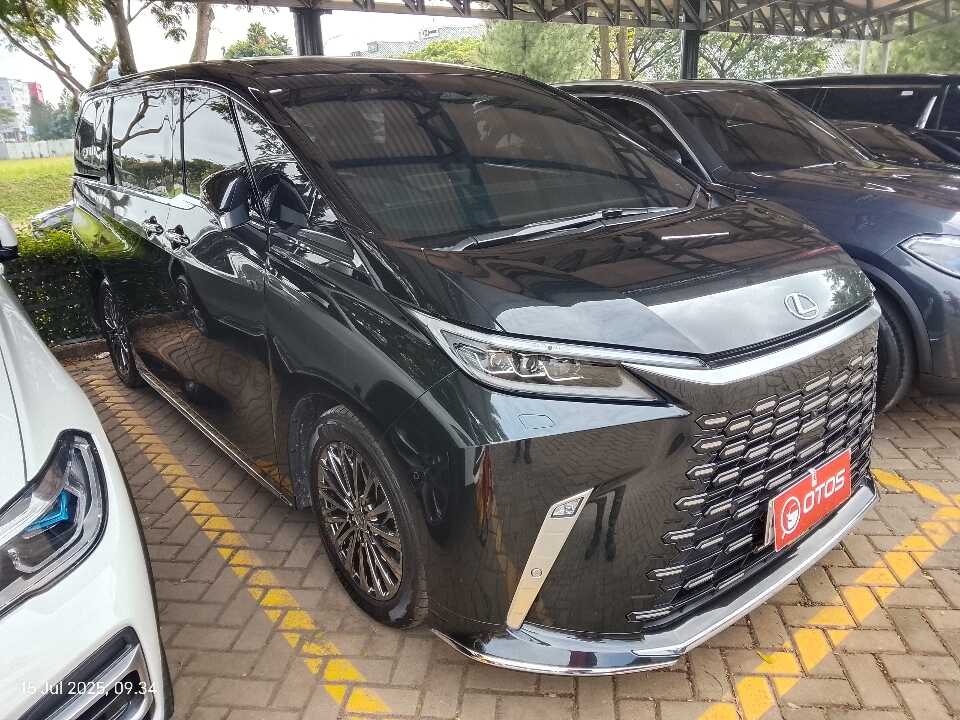 2023 Lexus LM 350 H 2.5 - Foto 1 dari 6