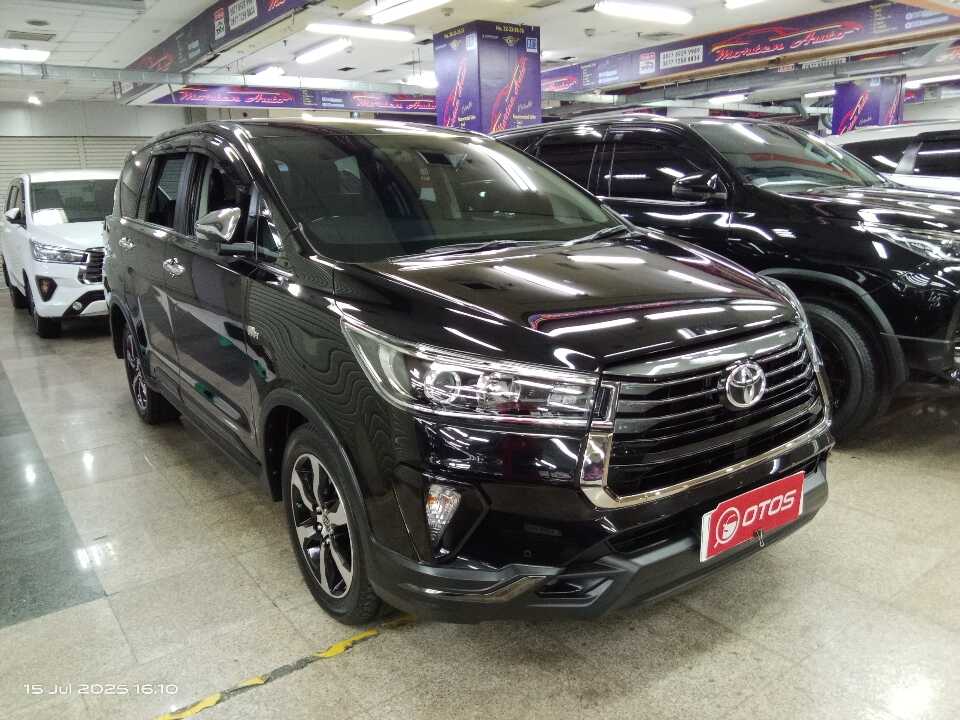 2022 Toyota Kijang Innova 2.0 Venturer - Foto 1 dari 6