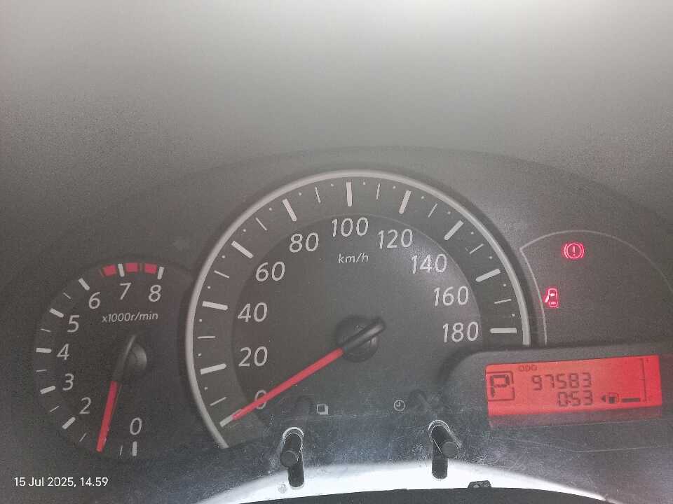 Foto Mobil Bekas Odometer Nissan March 1.2 tahun 2011