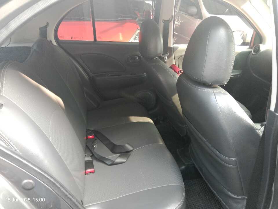Foto Mobil Bekas Kabin Belakang Nissan March 1.2 tahun 2011