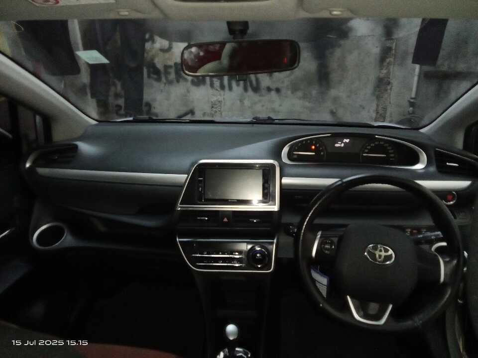 Foto Mobil Bekas Dashboard Toyota Sienta 1.5 V tahun 2016